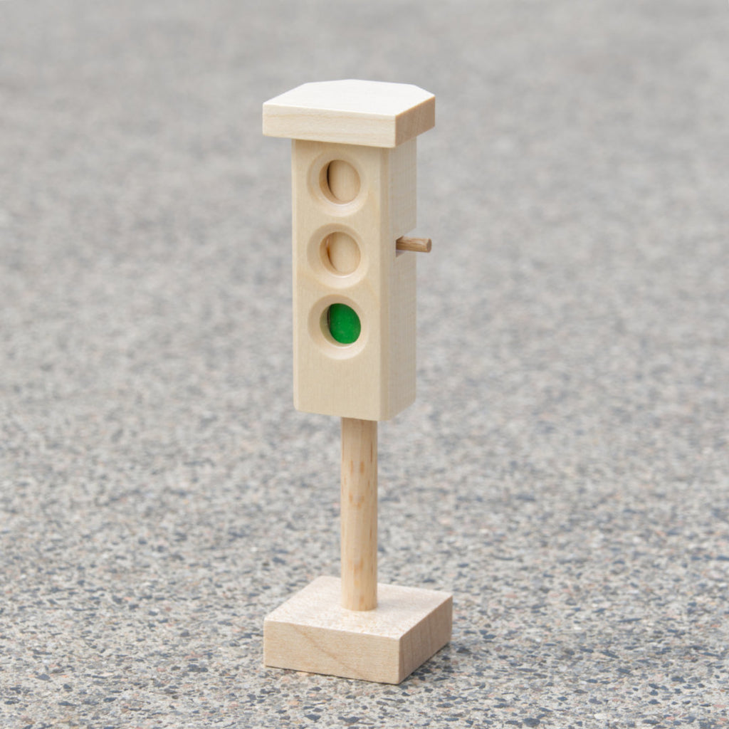 Verstellbare Verkehrsampel aus naturlackiertem Holz