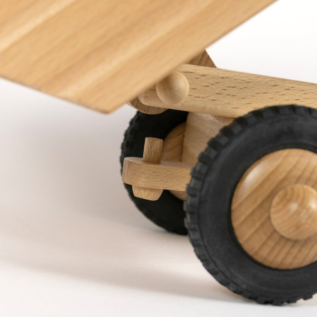 Detail Anhängerkupplung des Holzfahrzeugs zum Verbinden mit anderen Fahrzeugen und Anhängern