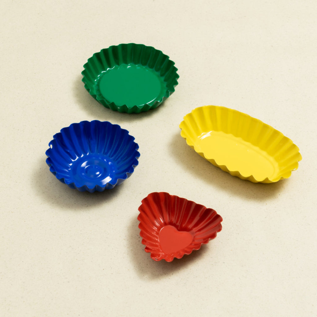 Set aus 4 kleinen bunten Sandförmchen, Unterseite