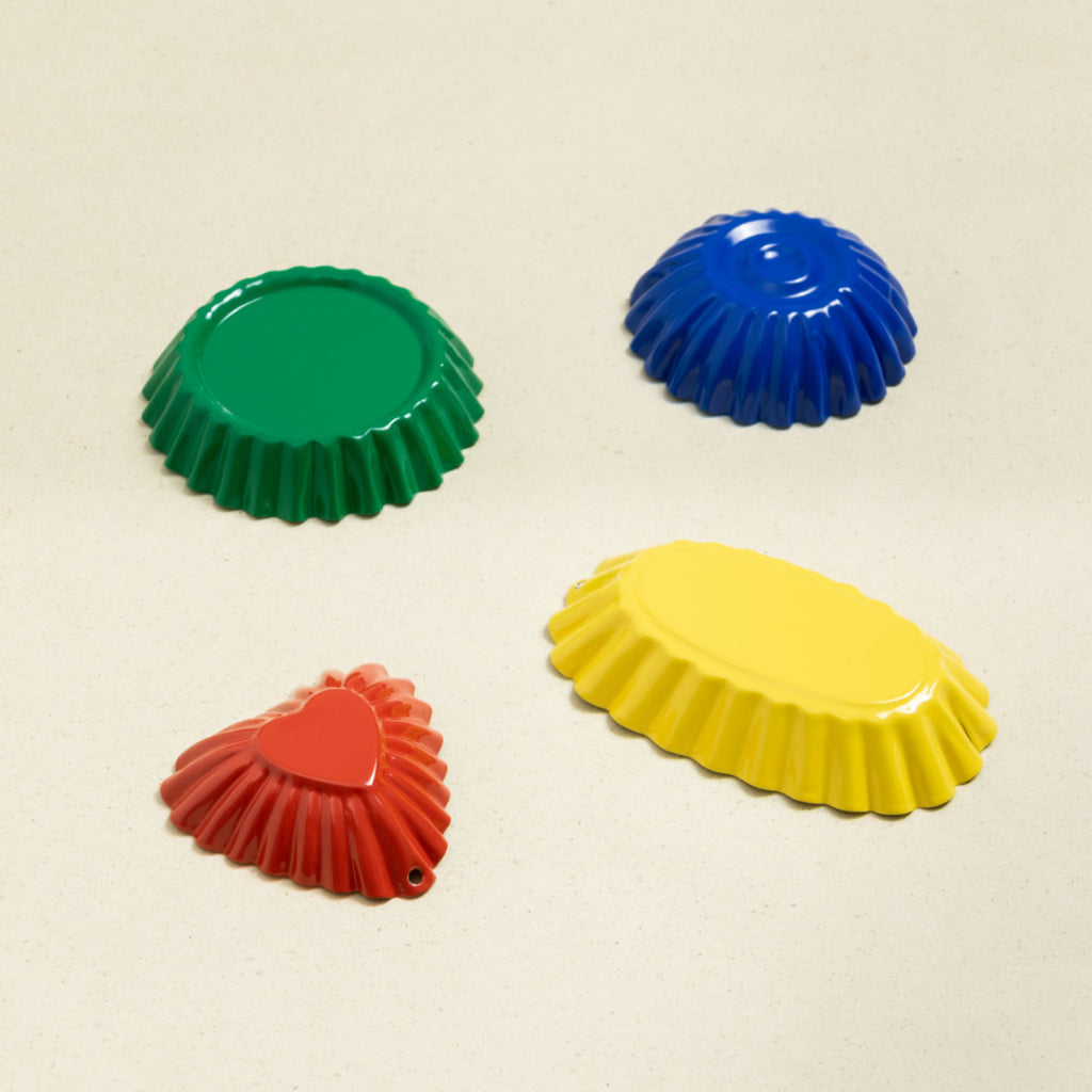 Set aus 4 kleinen bunten Sandförmchen, Oberseite