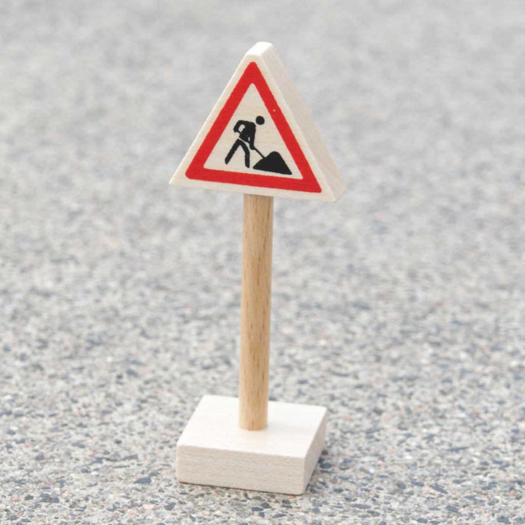 Baustellenschild aus hellem Holz als Zubehör für Verkehrsspiele