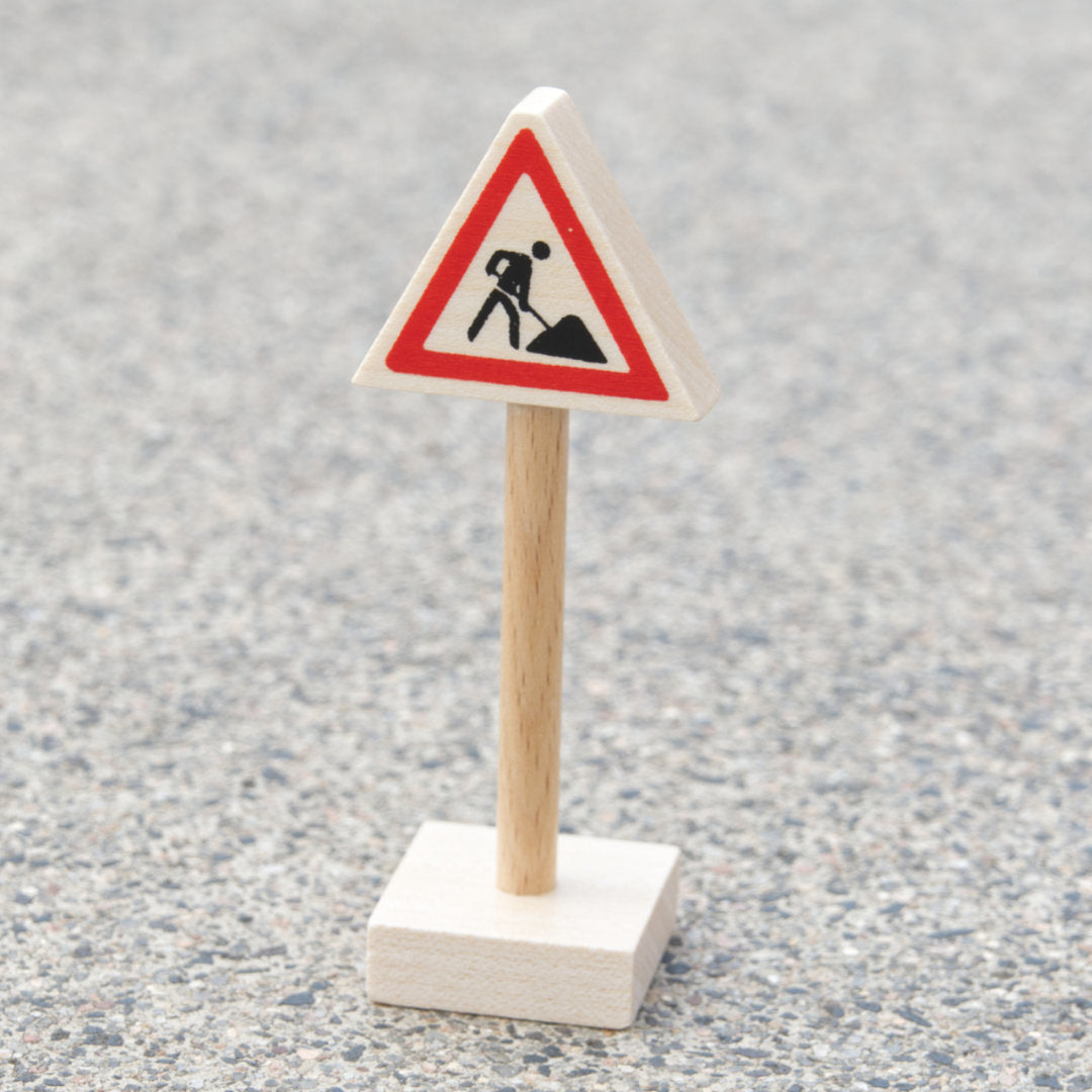 Baustellenschild aus hellem Holz als Zubehör für Verkehrsspiele