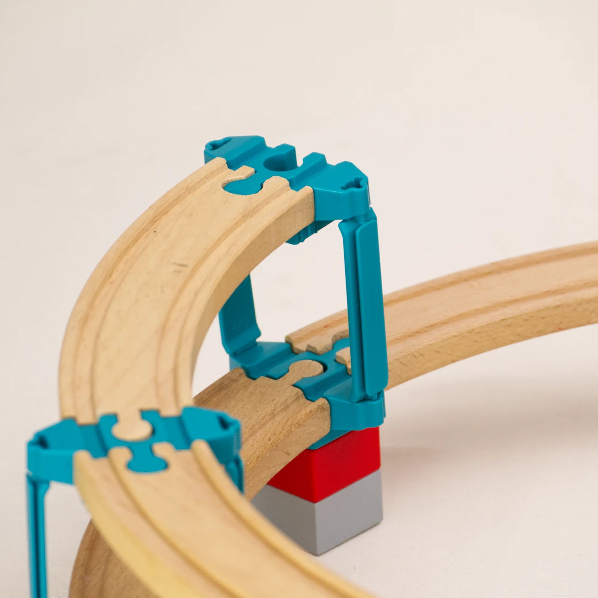 Das Adapter Set Helix 1 von Yamba ist aufgebaut in einem Detail Ausschnitt zu sehen.