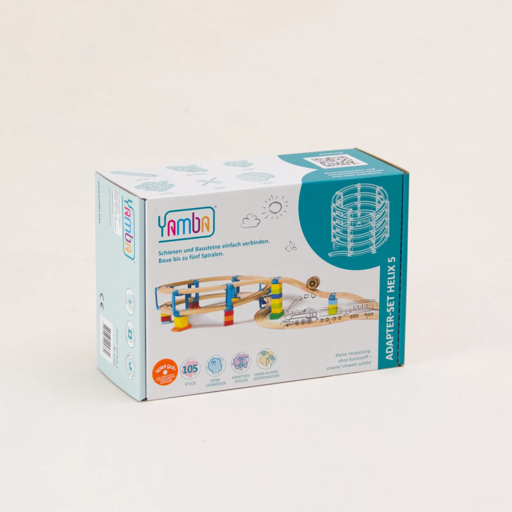 Zu sehen ist die Verpackung des Adapter-Sets Helix 5 der Firma Yamba. Die rechteckige Verpackung besteht aus Pappe und ist weiß-türkis mit bunten Details und einem Bild, das einen möglichen Aufbau zeigt. Die Verbindungselemente ergeben zusammen mit Klemmbausteinen (DUPLO®, BioBUDDi®, Hubelino® usw.) und Schienen (BRIO®, IKEA®, Eichhorn®, Hape® usw.) ein Säulensystem über mehrere Stockwerke. Helix 5 ist die größte Packung und ermöglicht sechs Schleifen nach oben.