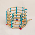Das Adapter-Set Helix 5 von Yamba ermöglicht die Kombination von Klemmbausteinen (DUPLO®, BioBUDDi®, Hubelino® usw.) und Schienen (BRIO®, IKEA®, Eichhorn®, Hape® usw.) zu einem Säulensystem über mehrere Ebenen. Das Set enthält 104 Elemente und ermöglicht bis zu sechs Stockwerke. Es gibt fünf Bauelemente: Link, LinkUp, Cross, Lift und Bar. Zusätzlich enthält es die Holzwalze „Rolli“, die selbstständig nach unten rollt, ohne zu entgleisen.