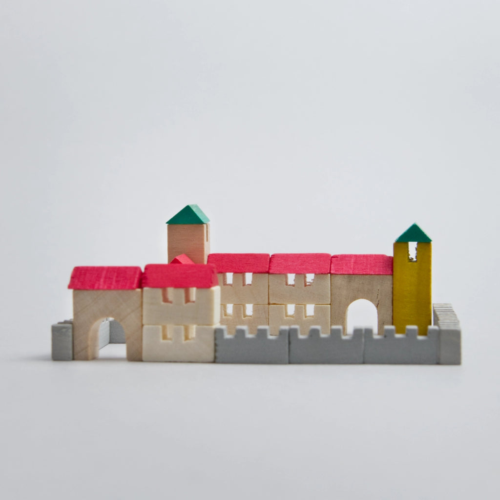 Holzminiatur Burg in der Streichholzschachtel