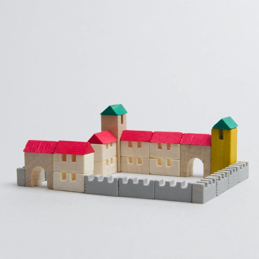 Holzminiatur Burg in der Streichholzschachtel