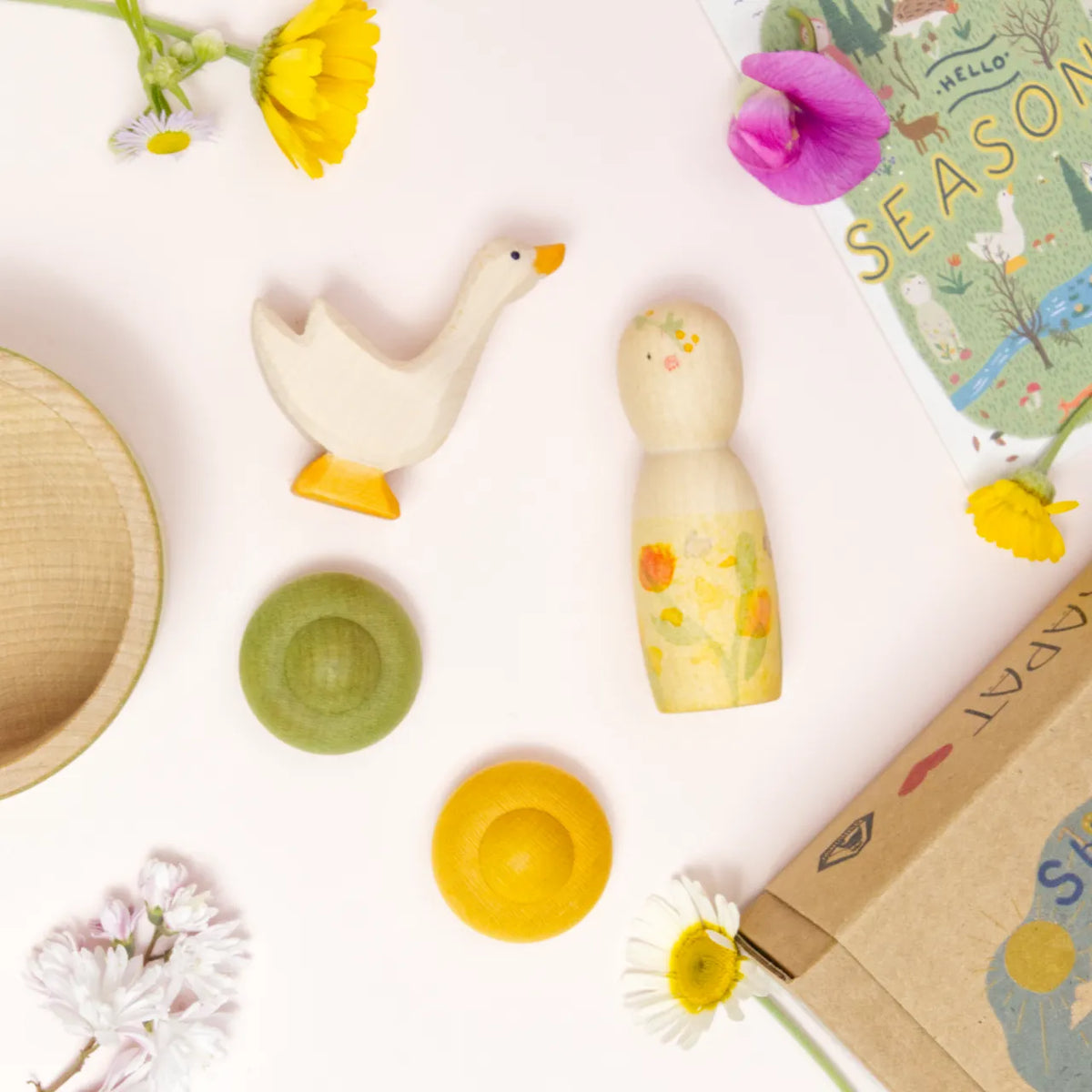 Hello Summer - Limitierte Jahreszeitenbox. Schachteln mit Markenaufdruck der: Seasons Collection von Ostheimer und Grapat