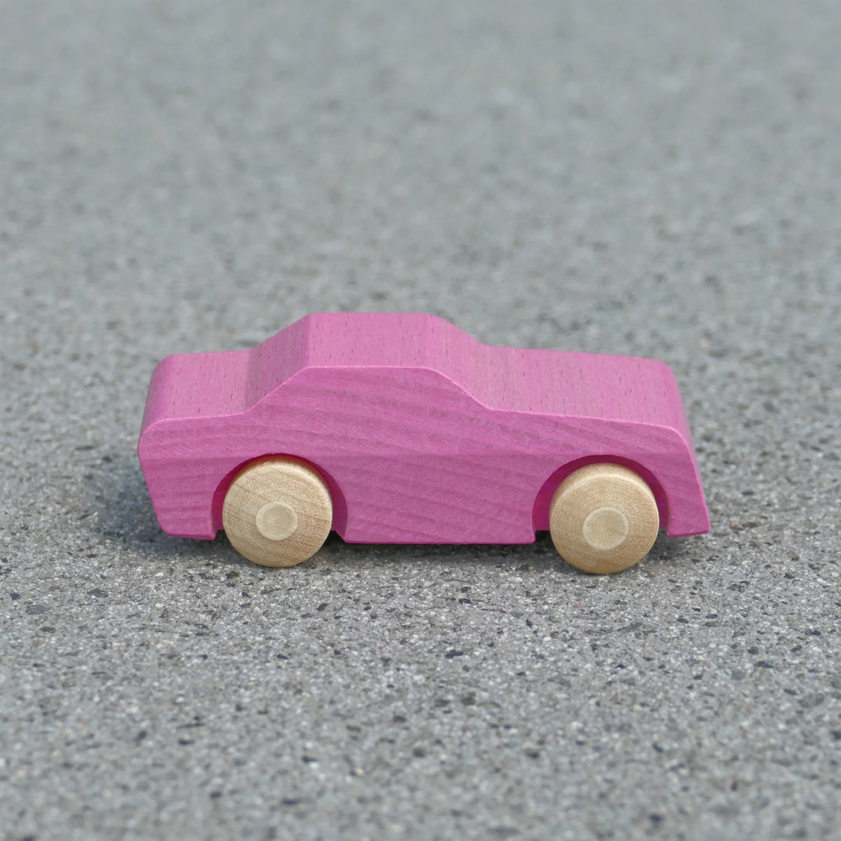 Kleines Holzauto, Limousine in Rosa von Beck – Foto 2