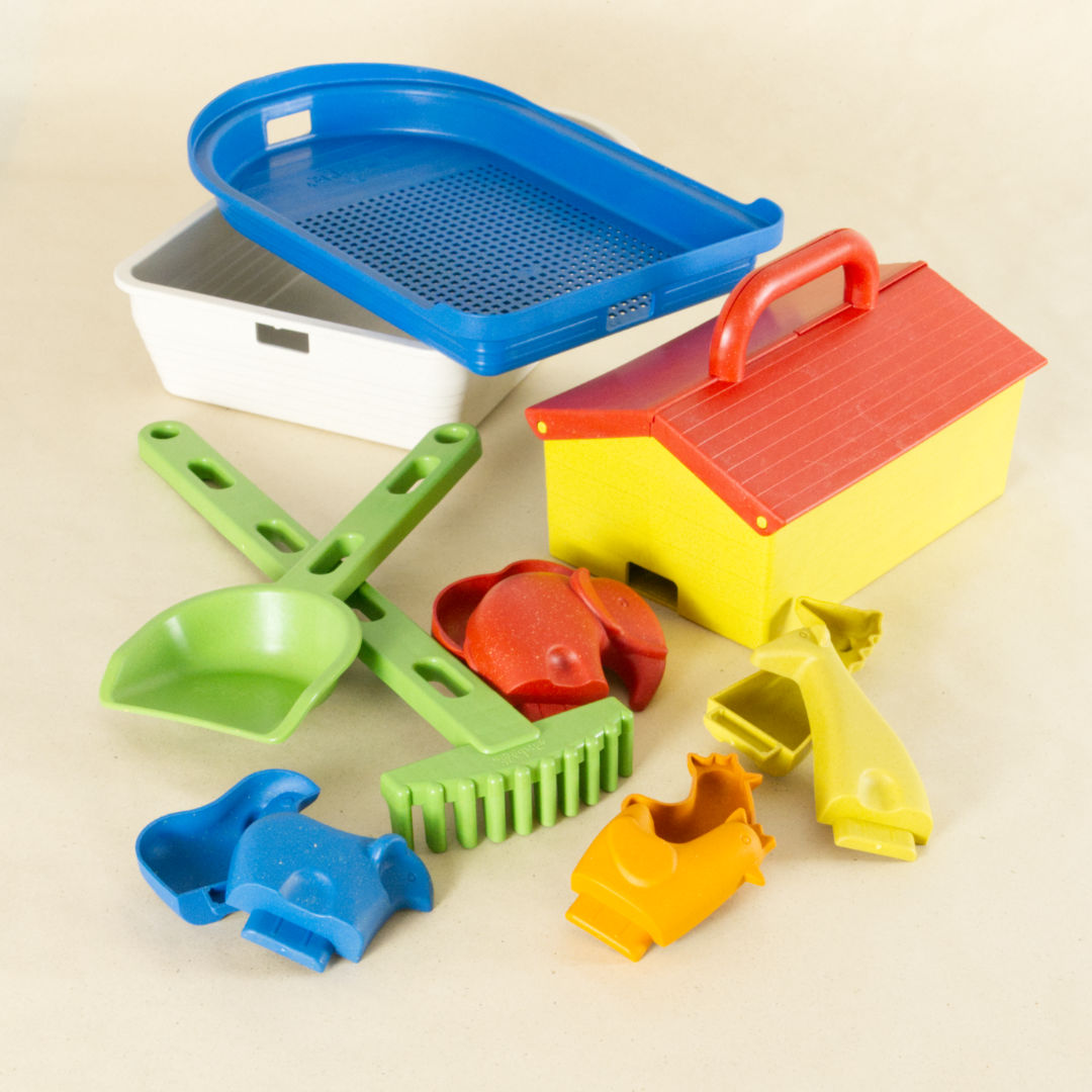 Arche Noah Set mit Schiff, Häuschen, Sieb, Rächen, Schule und Tier Sandförmchen.