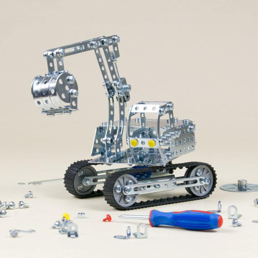 Metallbau Bagger mit Werkzeug.
