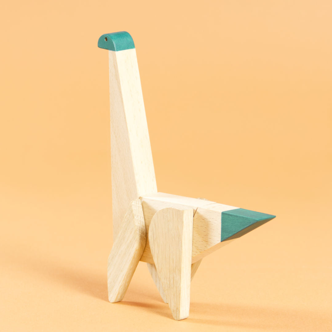 Weglaufender Spielzeug Dinosaurier aus Holz.
