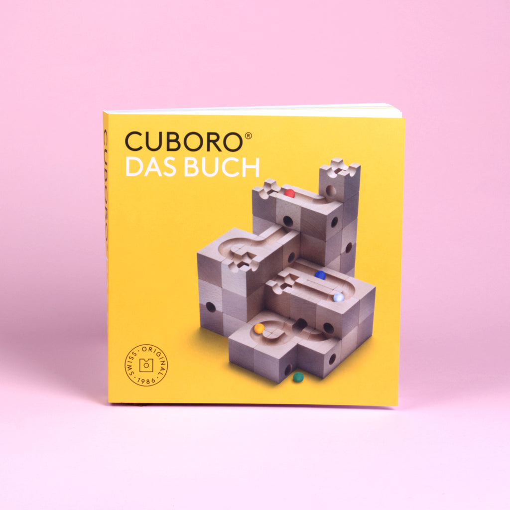 Aufrecht stehendes Buch "Das Buch" von Cuboro.