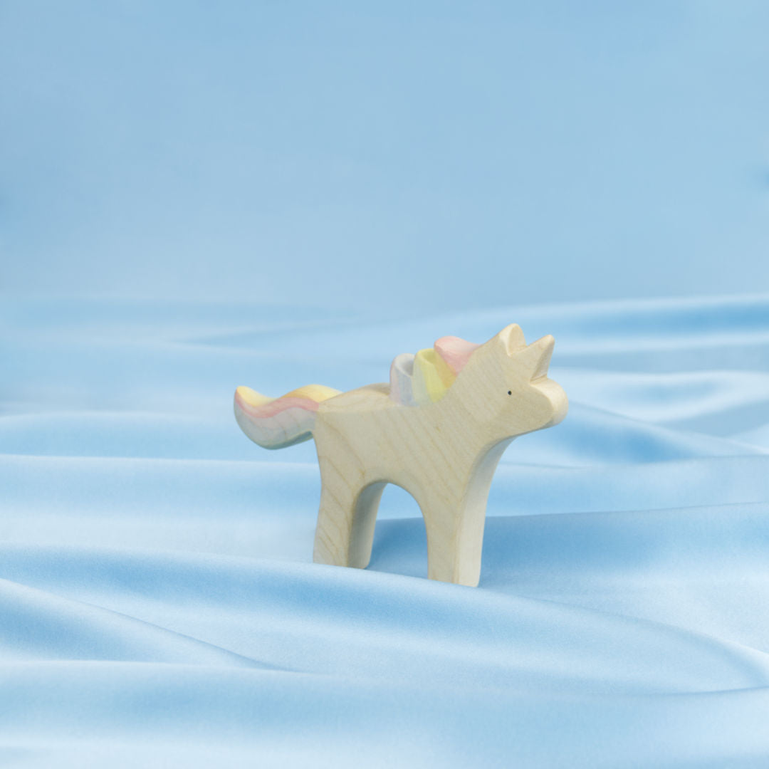 Einhornfohlen aus Holz, Regenbogenschweif Pastell