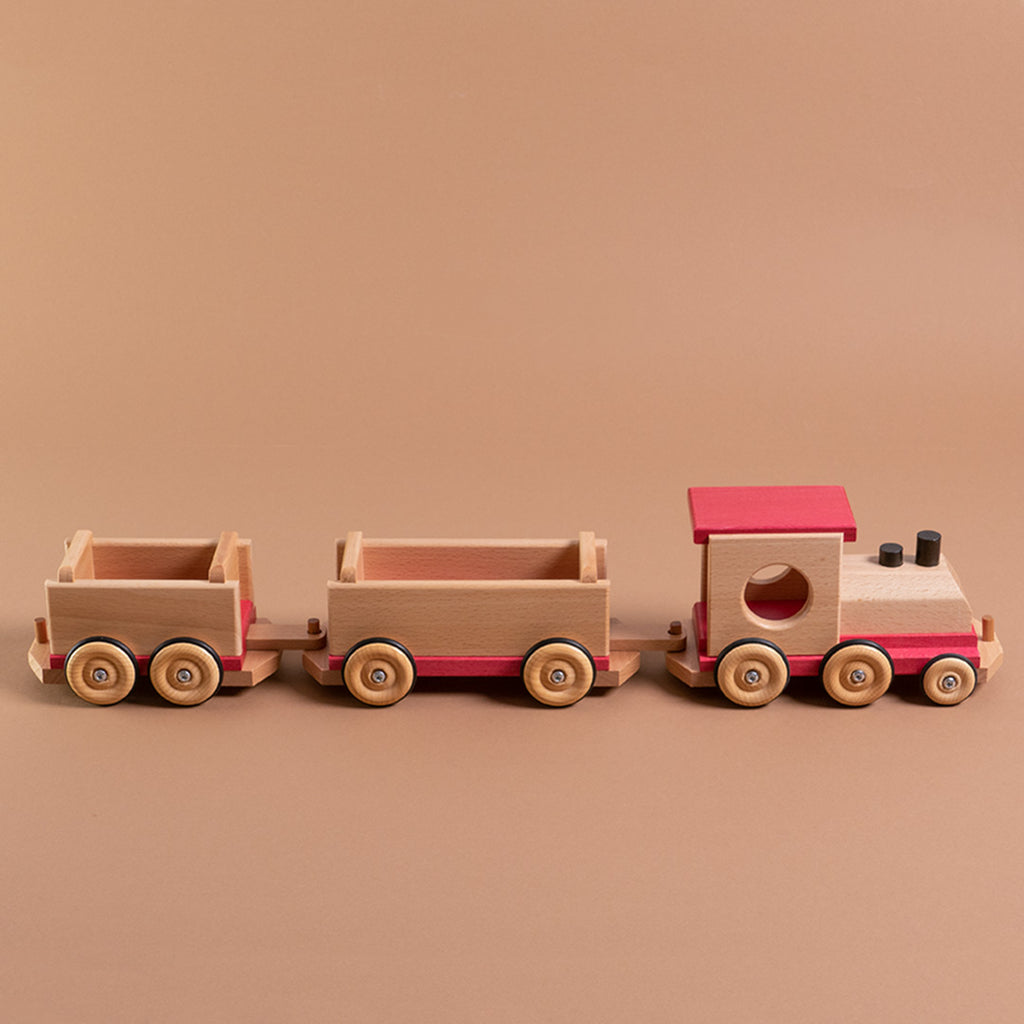 Eisenbahn mit zwei Anhängern, Seitenansicht.