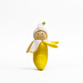 Gemüsegreifling Banane mit hellem Gesicht aus bio Frottee und mit Rassel.