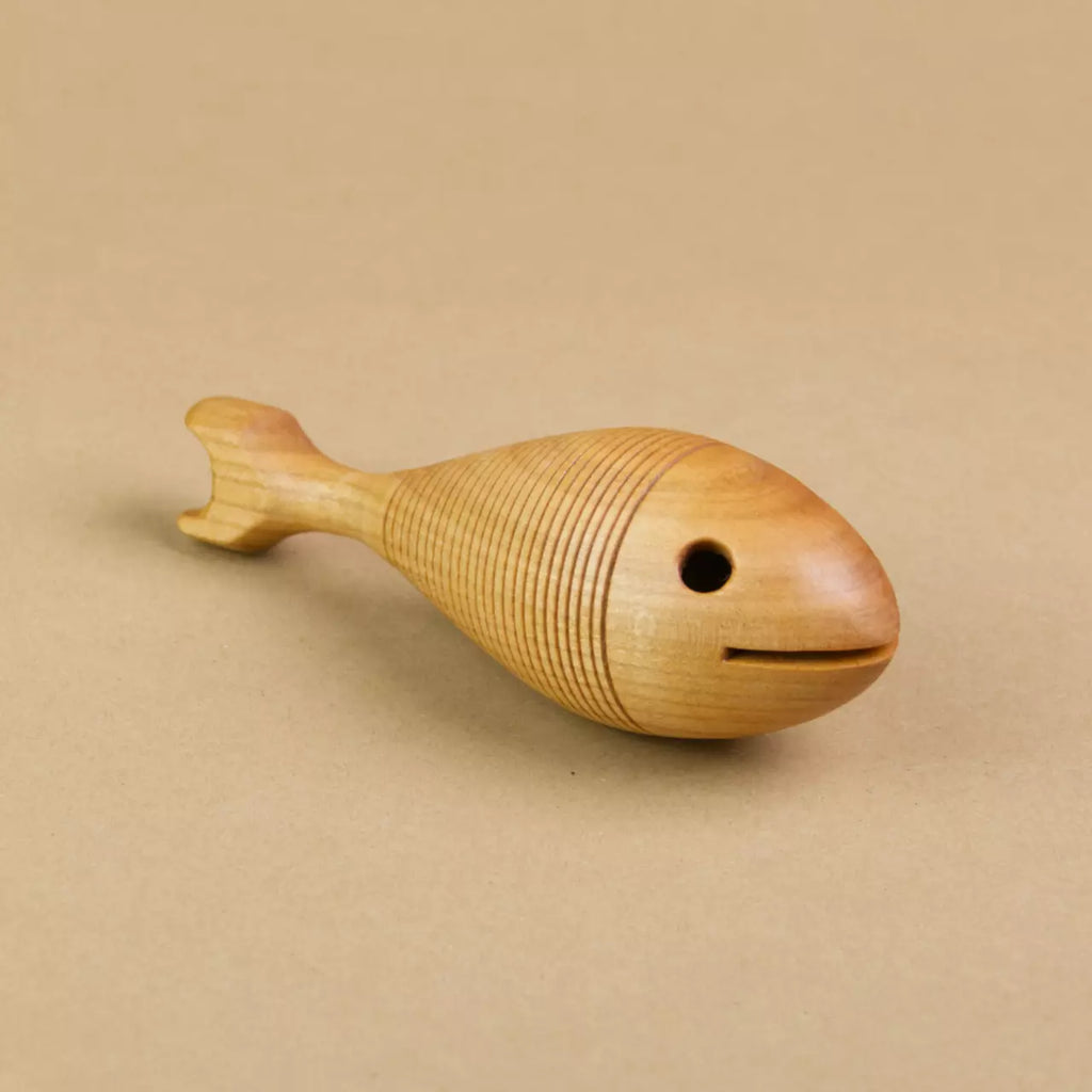 Urfisch Rassel, naturbelassenes Babyspielzeug