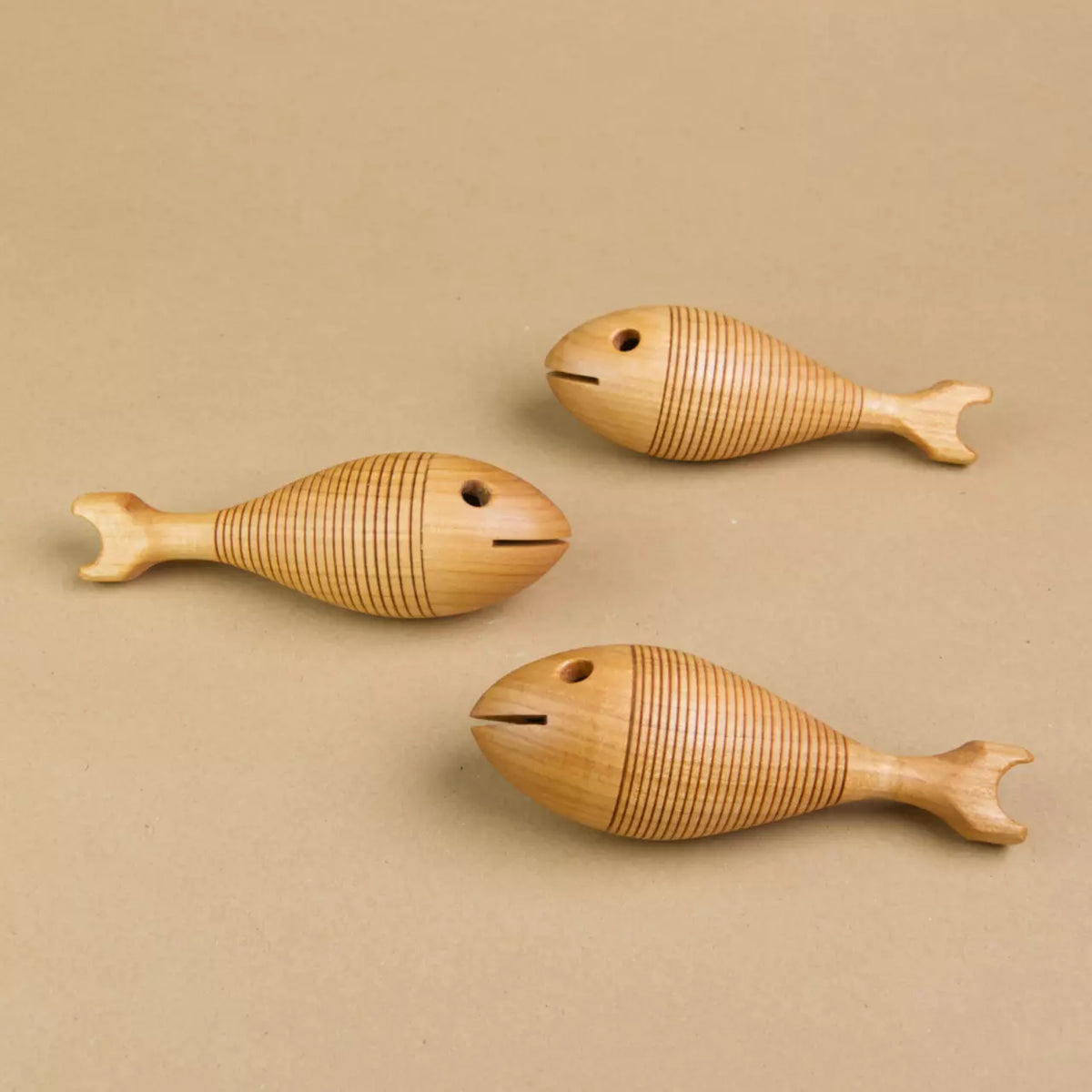 Urfisch Rassel, naturbelassenes Babyspielzeug – Foto 2