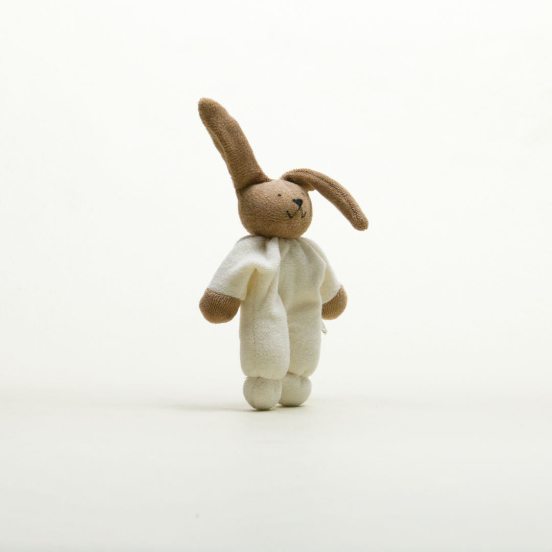 Frotteetier Hase mit Rassel aus bio Frottee.