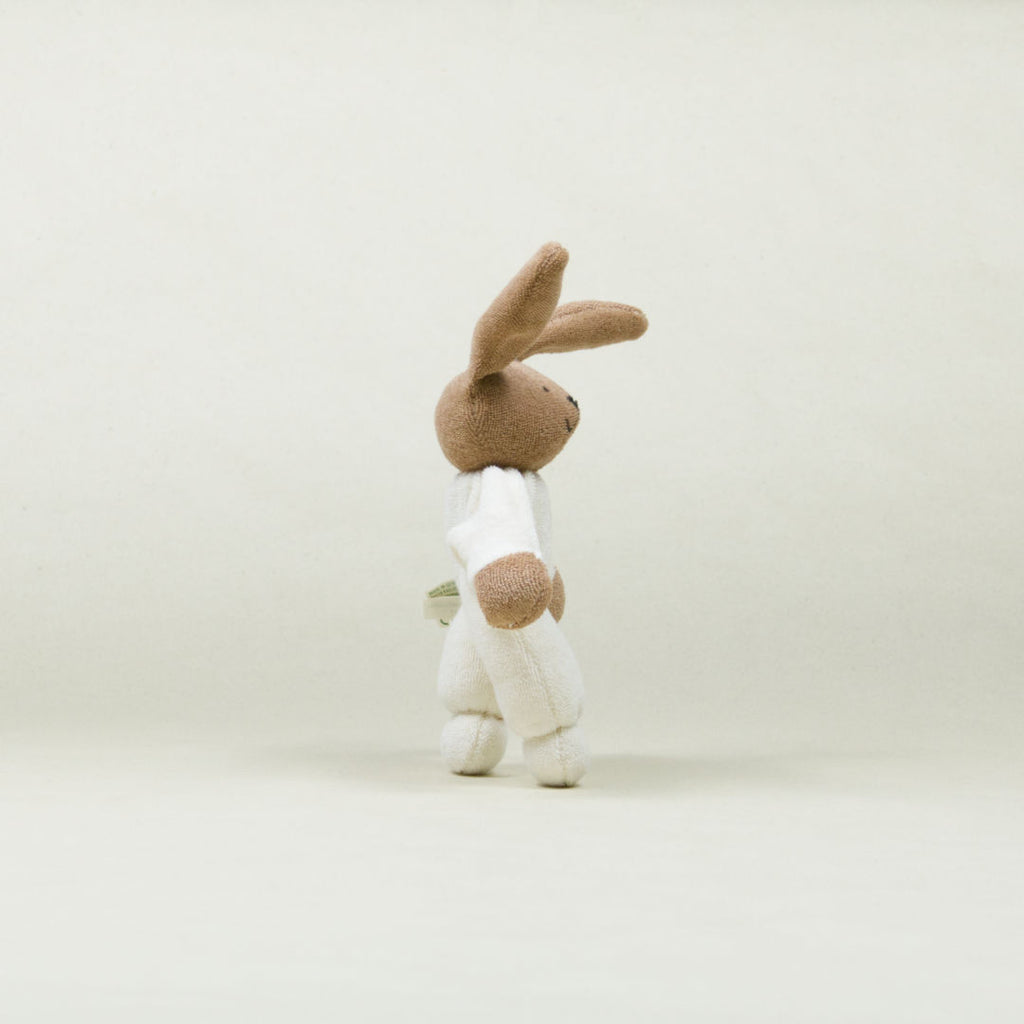 Frotteetier Hase mit Rassel aus bio Frottee.