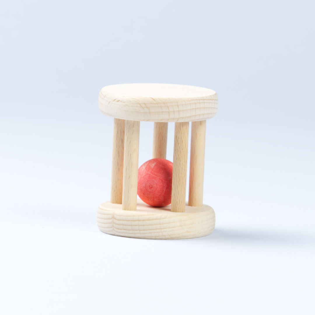Kugelrolle Rassel mit roter Kugel aus Bio Holz.