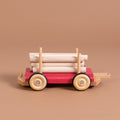 Seitenansicht des rollbaren Langholzwagens von Beck. Die Holzstäbe sind lose und flexibel einsetzbar.