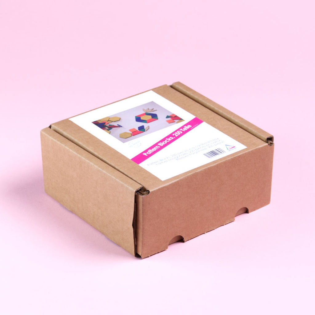 Der Verpackungskarton des Pattern block Sets mit 250 Teilen.
