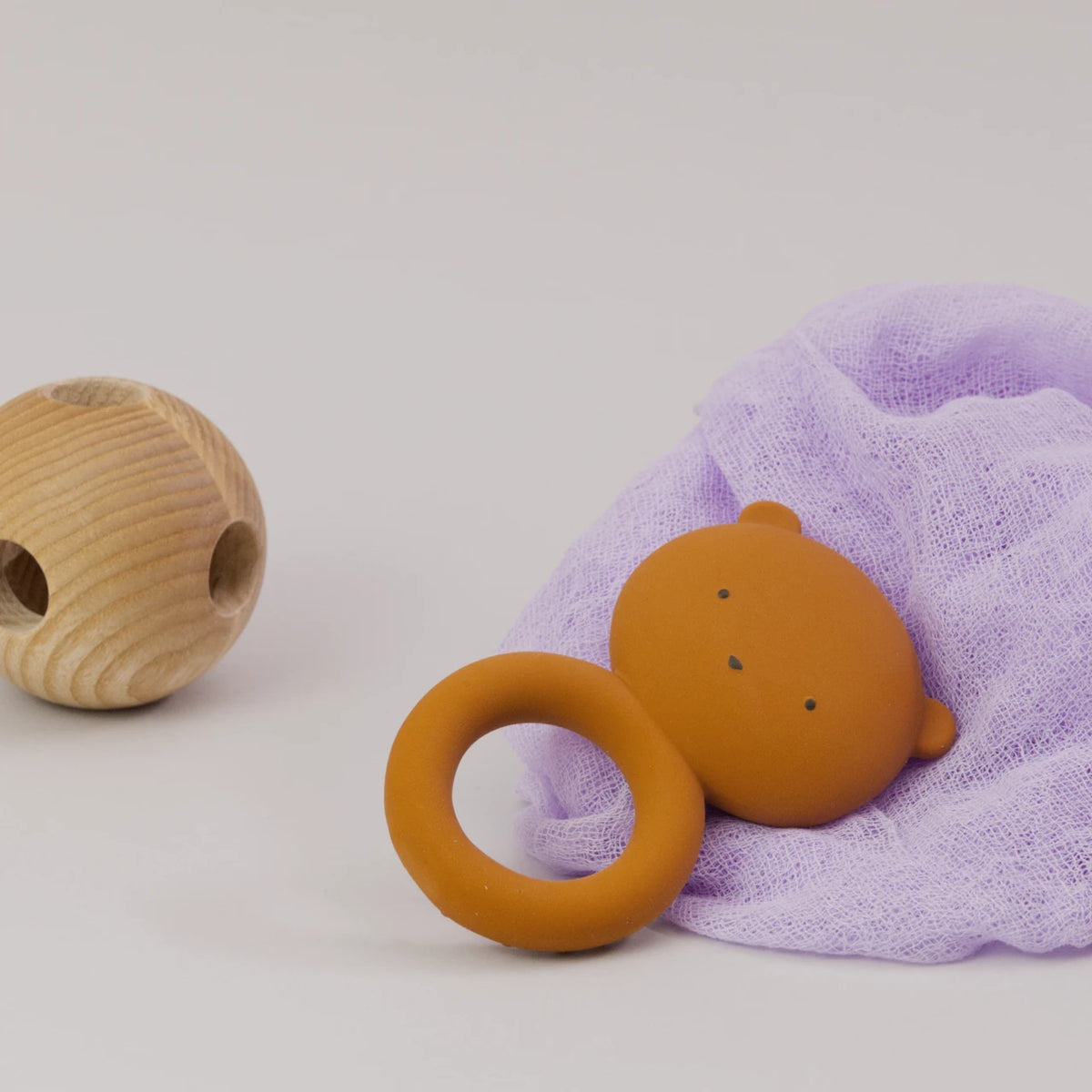 GOMMU Beißring, Ring Bear Almond – Foto 3