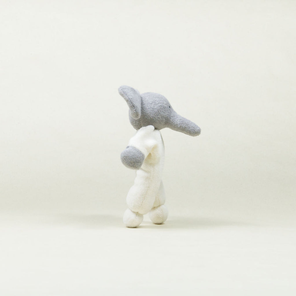 Frotteetier Rassel Elefant aus bio Frottee.
