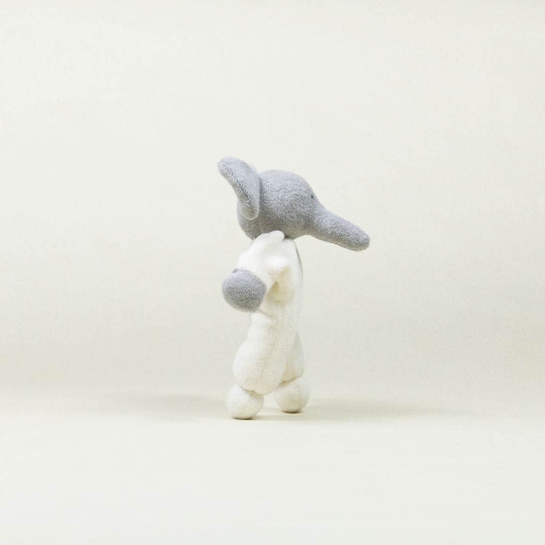 Frotteetier Rassel Elefant aus bio Frottee.