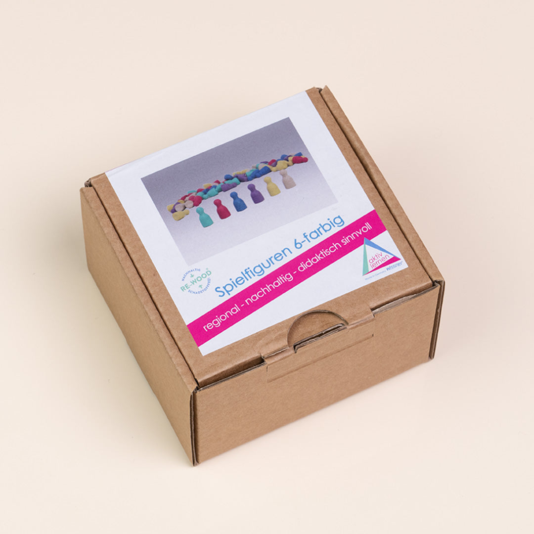 Alle Spielfiguren in sechs Farben von Wissner in ihrer geschlossenen Verpackung.