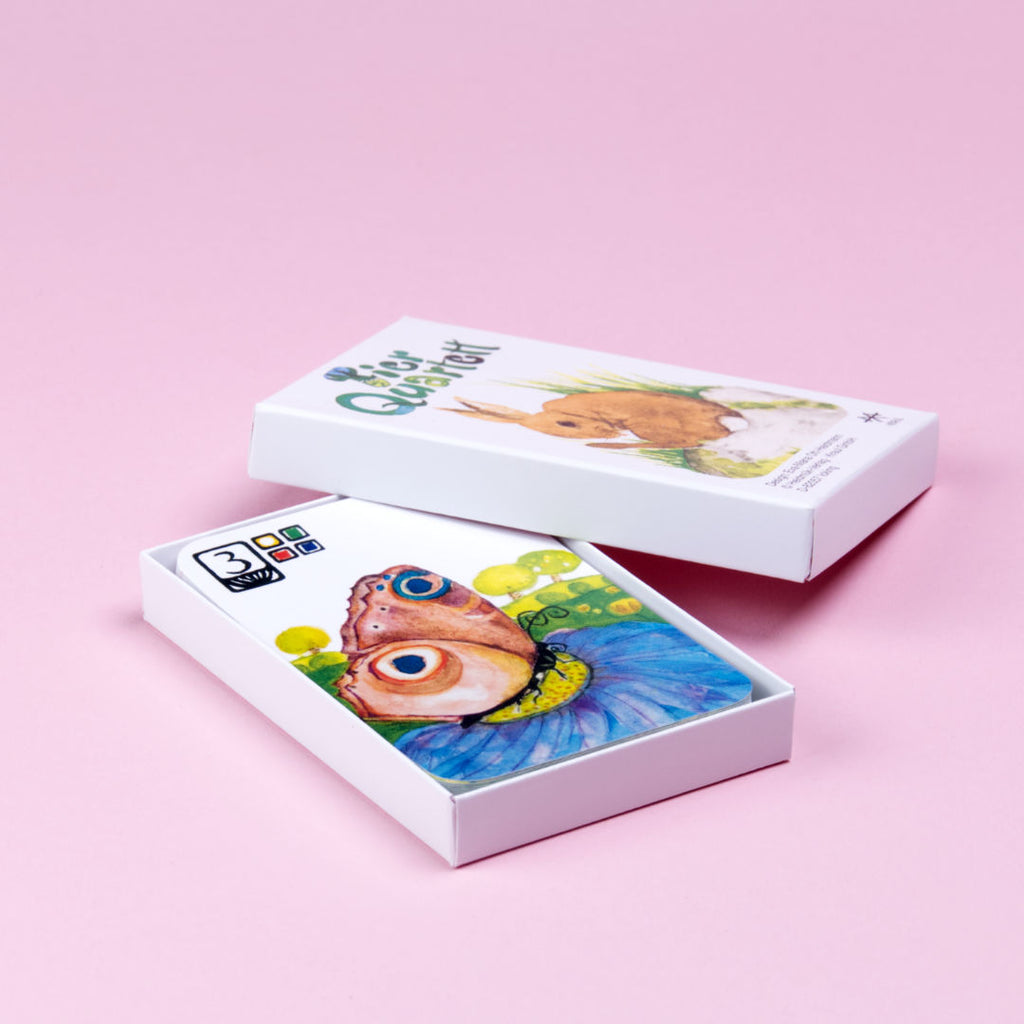 Das Tierquartett in geöffneter Verpackung fotografiert.