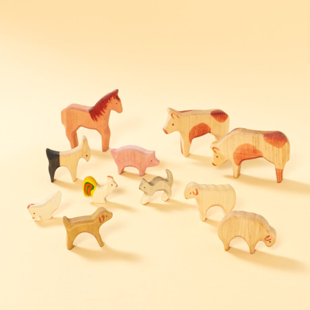 Hund, Katze, Pferd, Ziege, Schwein, Hühner, Schafe und Kühe aus Holz zum Spielen im Set vom Decor-Spielzeug