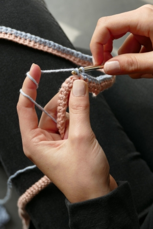 Kategorienbild Häkeln eines Schneckenbandes in Längsrichtung, Herstellung des Schneckenbandes aus Baumwolle
