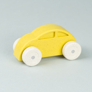 Spielzeugauto aus einem Holz und Kunststoff Gemisch.