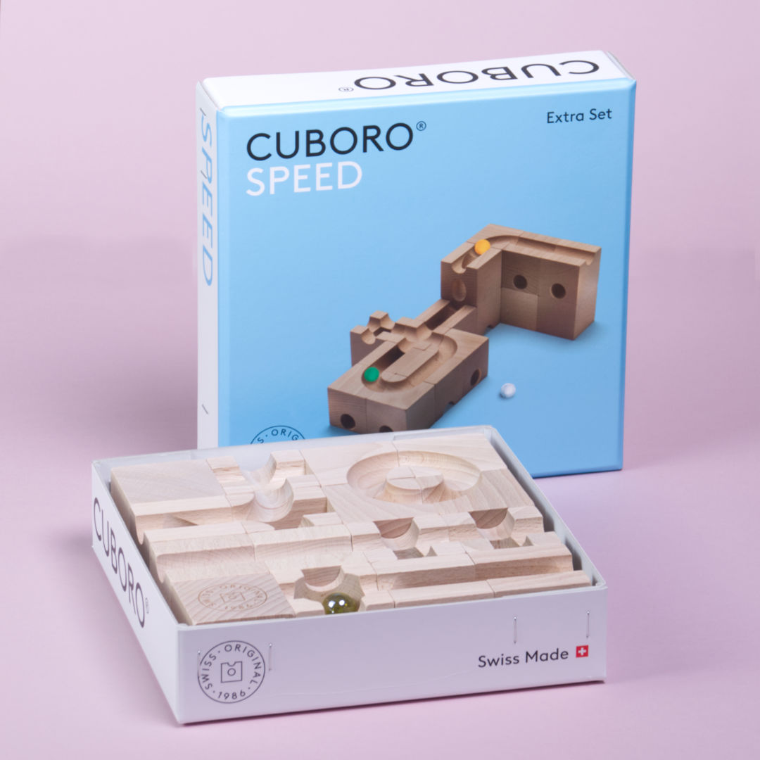 Speed Set von Cuboro mit geöffneter Verpackung darin liegend.