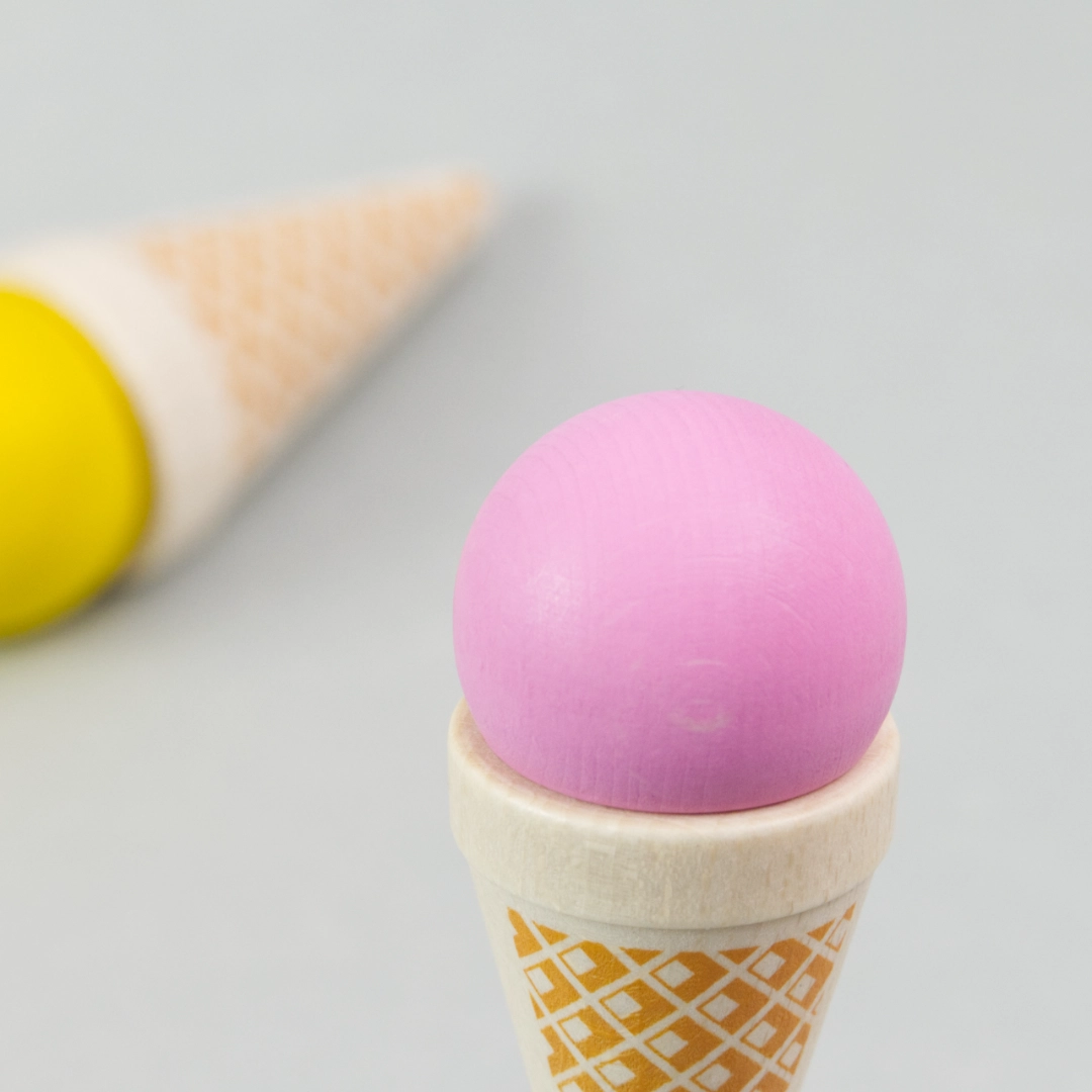 Erzi Spieleis in der Waffel, Erdbeereis – Bild 2