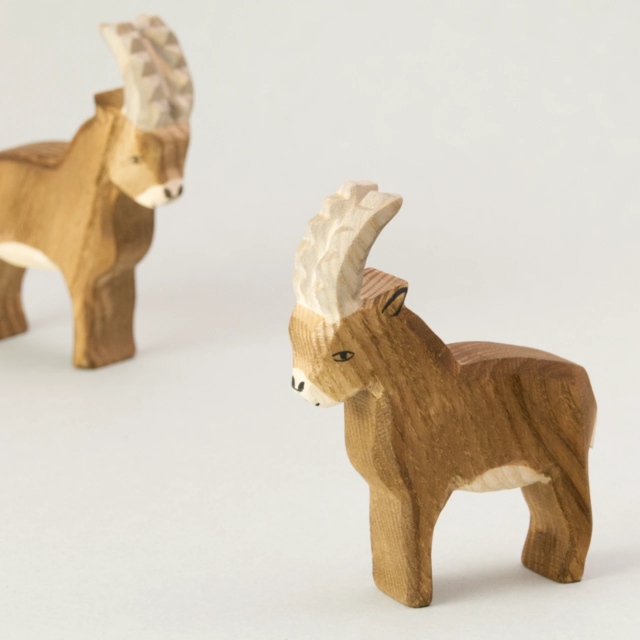 Ostheimer Steinbock stehend – Bild 3