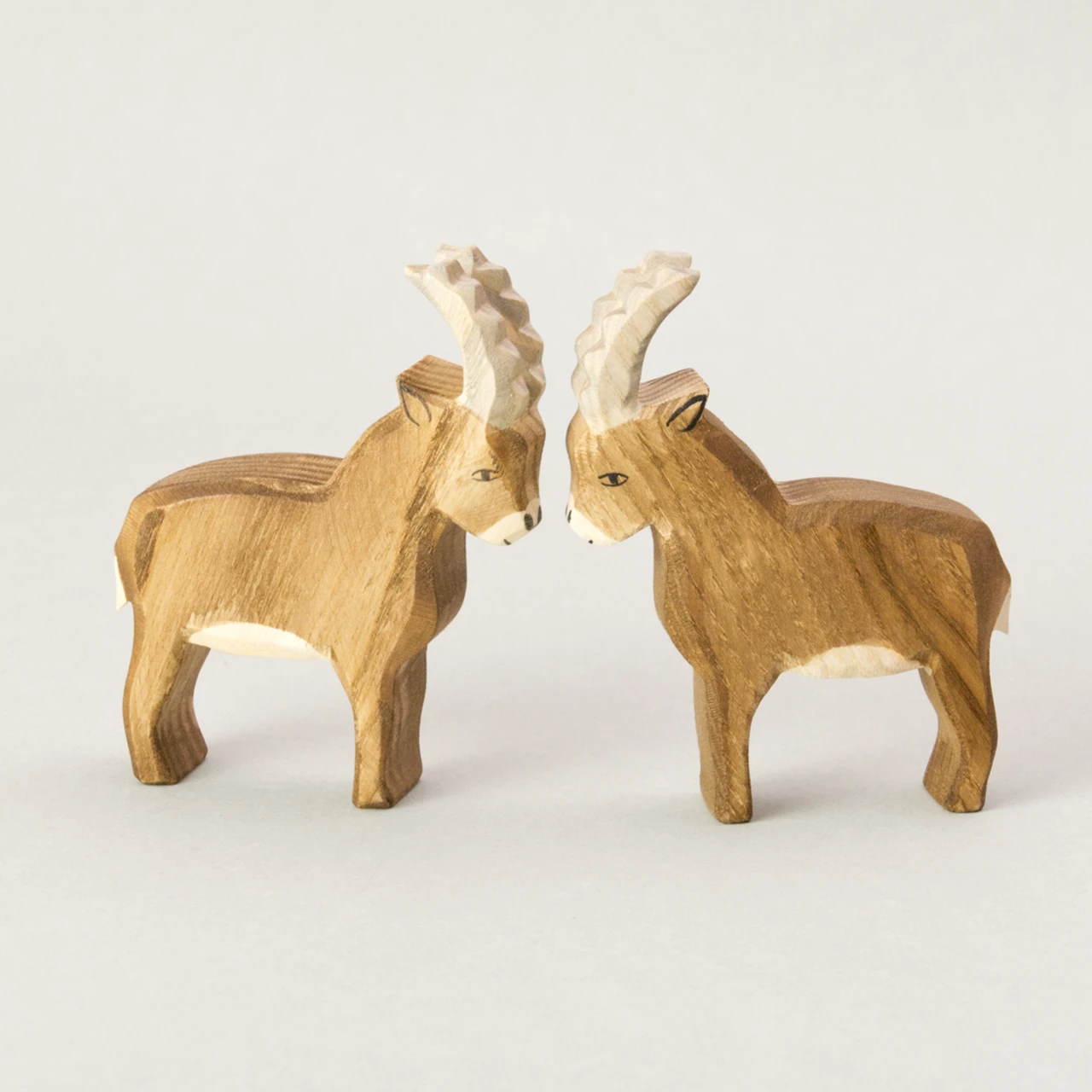 Ostheimer Steinbock stehend – Bild 4